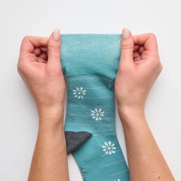 Dámské bavlněné ponožky Gentle Grip® Daisy s jemným nesvíravým lemem – 3 páry