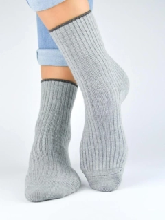 Dámské ponožky s žebrovaným úpletem a volným lemem